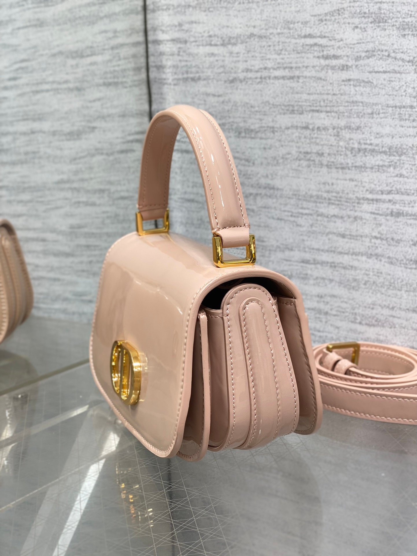 DIOR Montaigne Avenue - Image 4