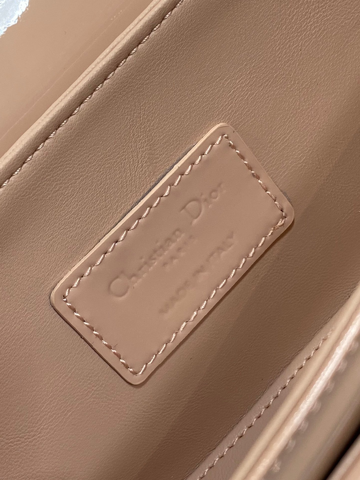 DIOR Montaigne Avenue - Image 9