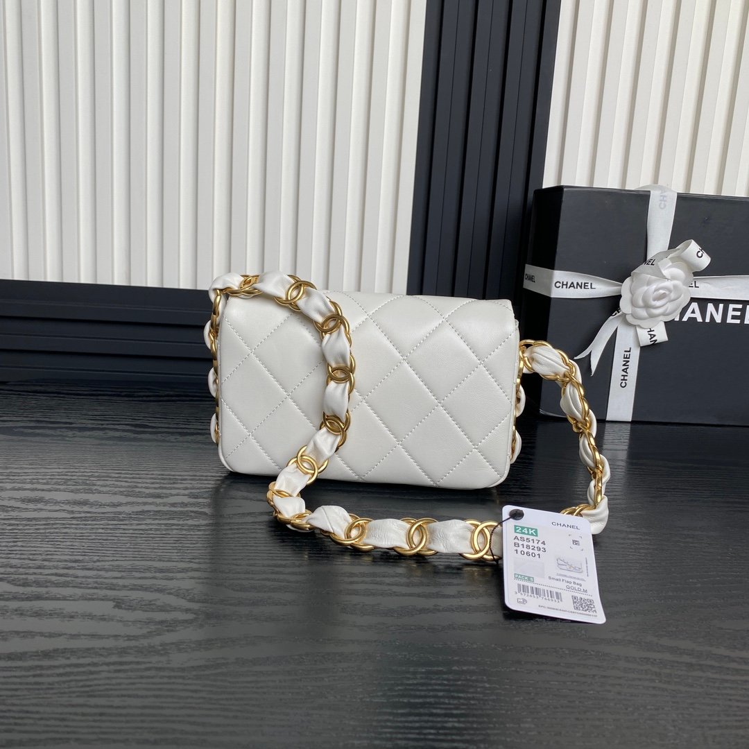 CHANEL underarm bag - Image 2