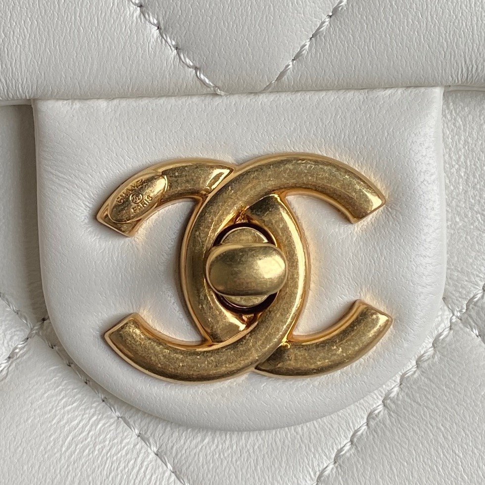 CHANEL underarm bag - Image 3