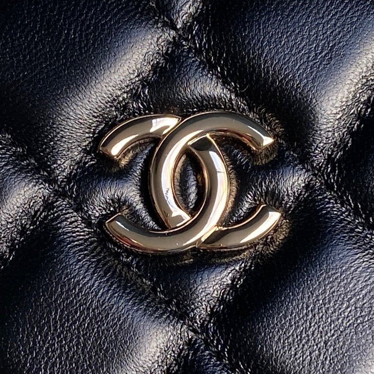 CHANEL makeup bag - Image 3