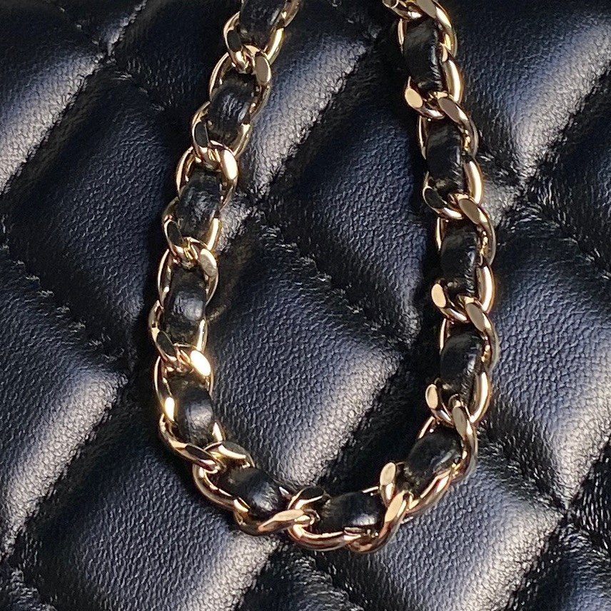 CHANEL makeup bag - Image 5