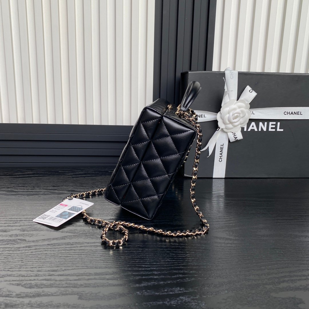 CHANEL makeup bag - Image 6