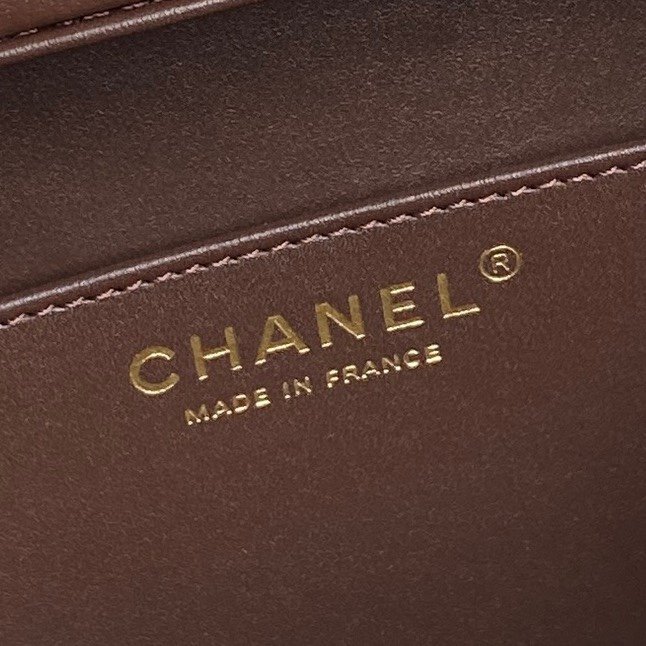 CHANEL makeup bag - Image 2