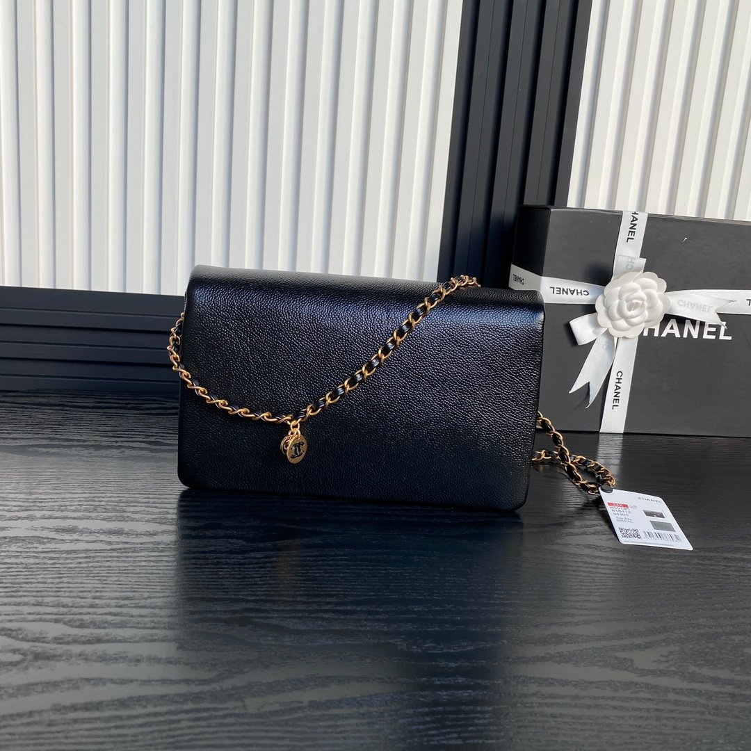 CHANEL CF Middle ancient bag - Image 2