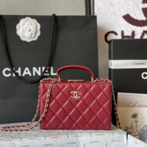 CHANEL makeup chain bag