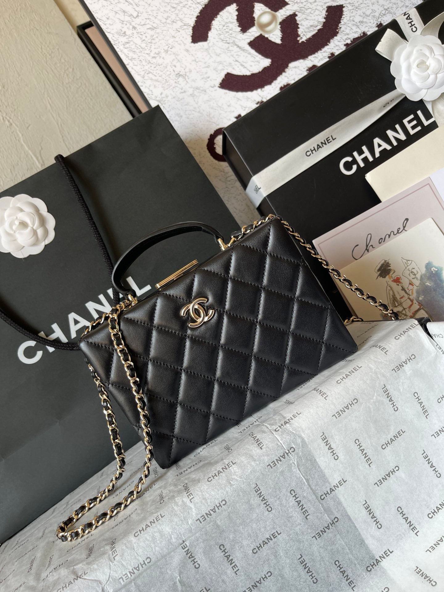 CHANEL makeup chain bag - Image 2
