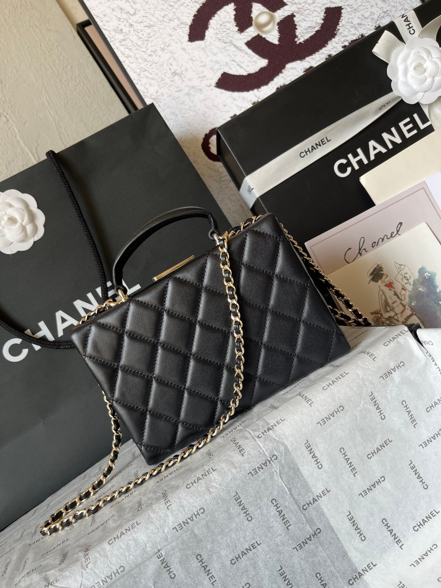 CHANEL makeup chain bag - Image 4