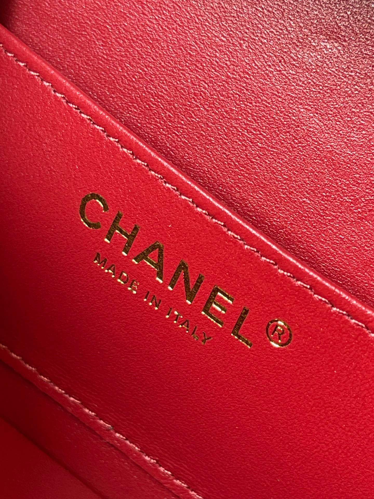 CHANEL makeup chain bag - Image 9