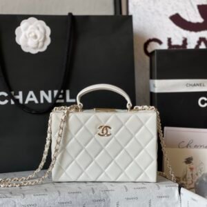 CHANEL makeup chain bag