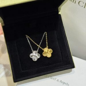 Van Cleef &Arpels ring