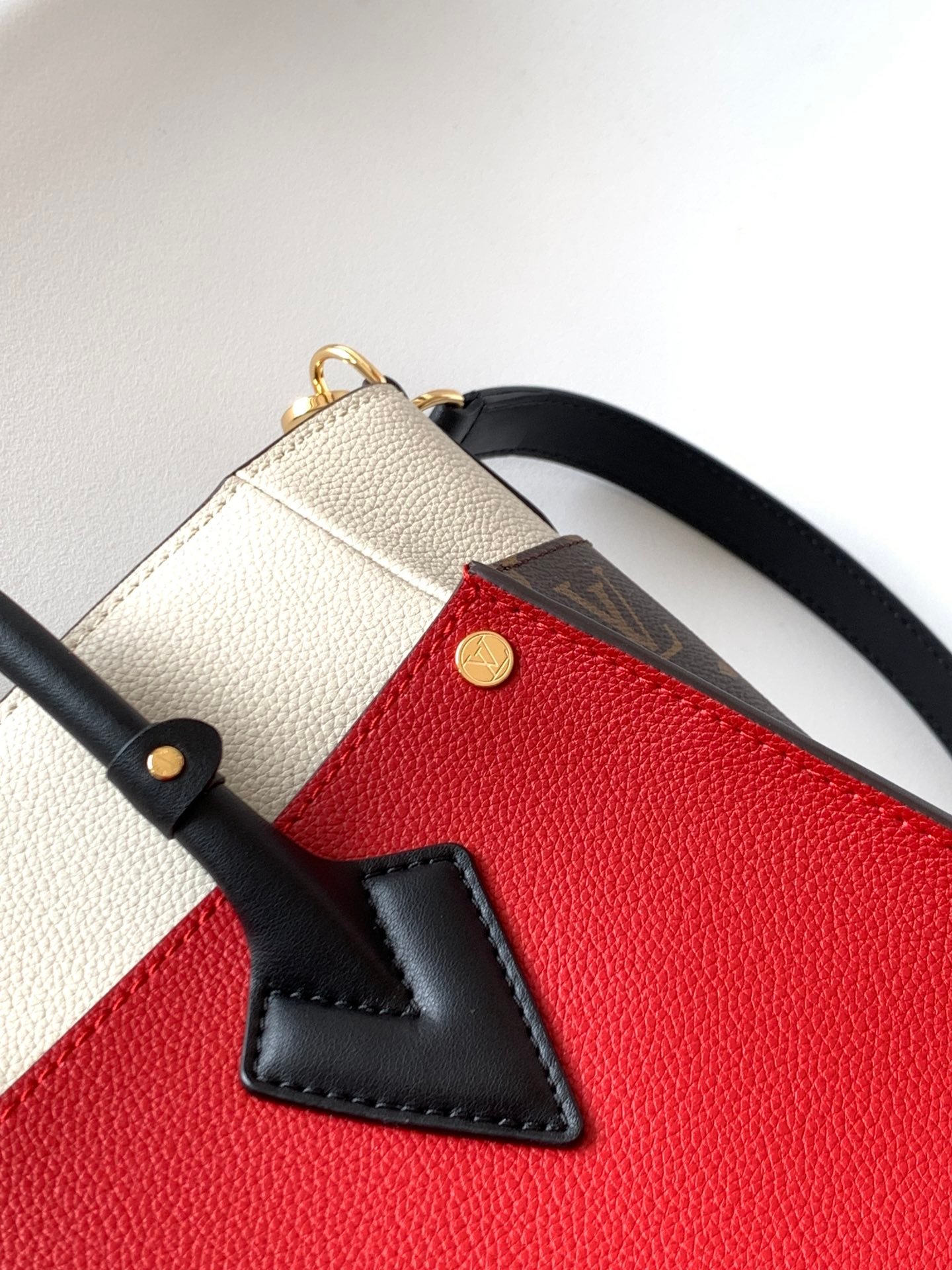 LV On My Side bag - Image 6