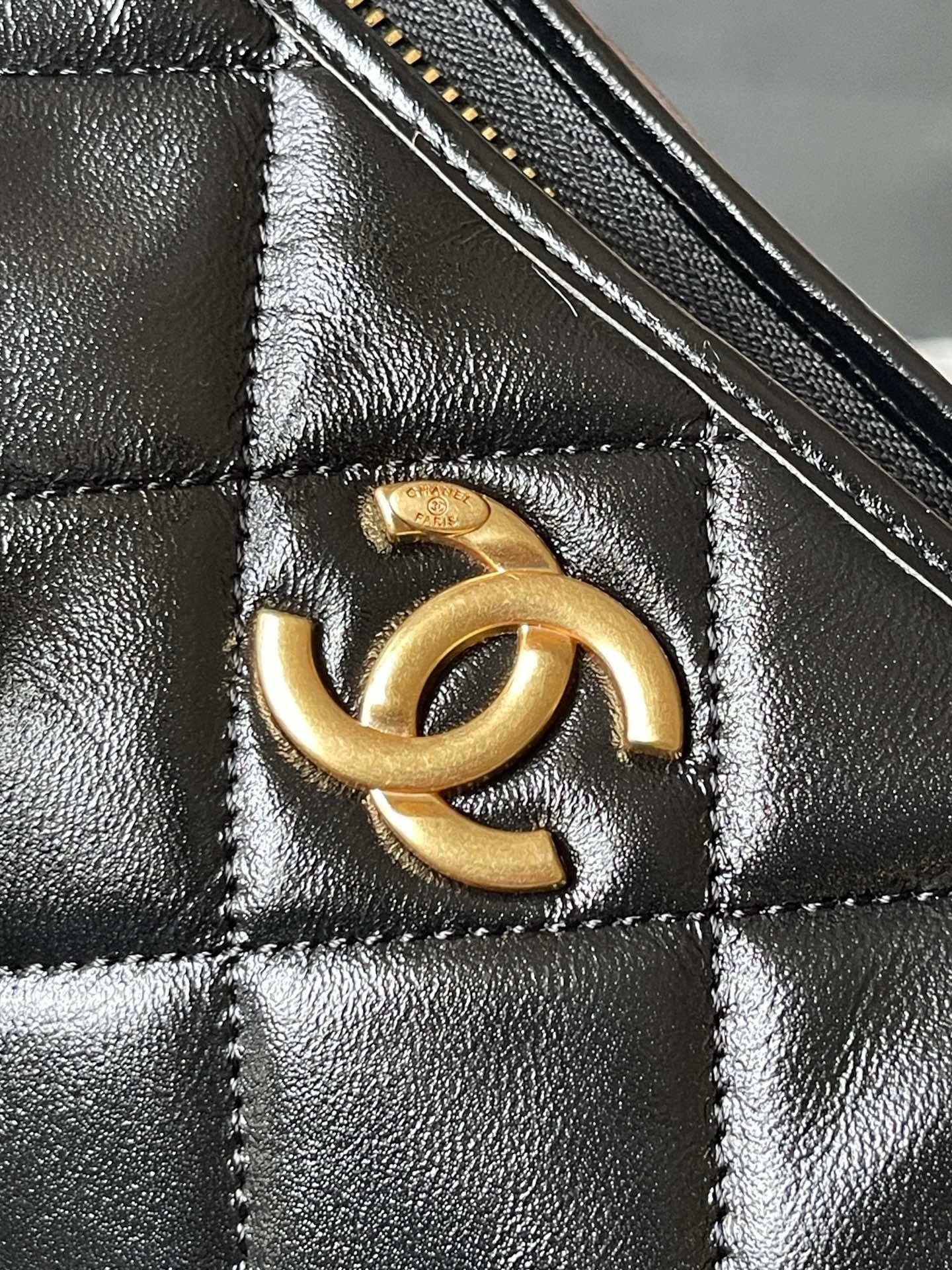 CHANEL hobo bag - Image 5