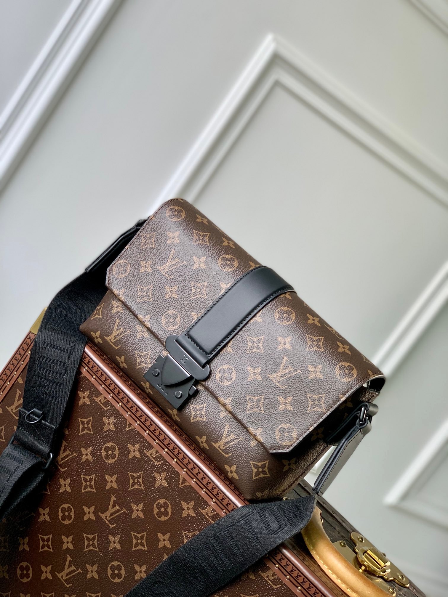 2 colors-LV S-Cape Postman Bag