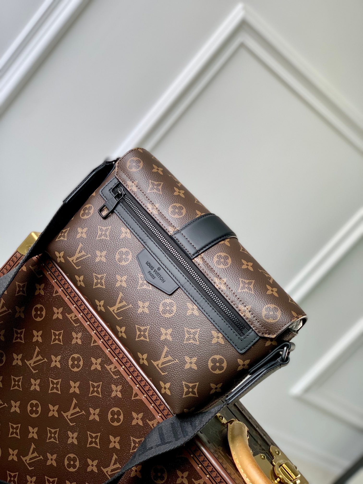 2 colors-LV S-Cape Postman Bag - Image 3