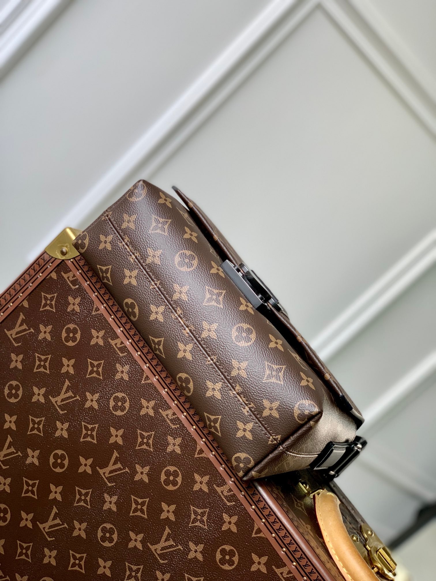 2 colors-LV S-Cape Postman Bag - Image 4