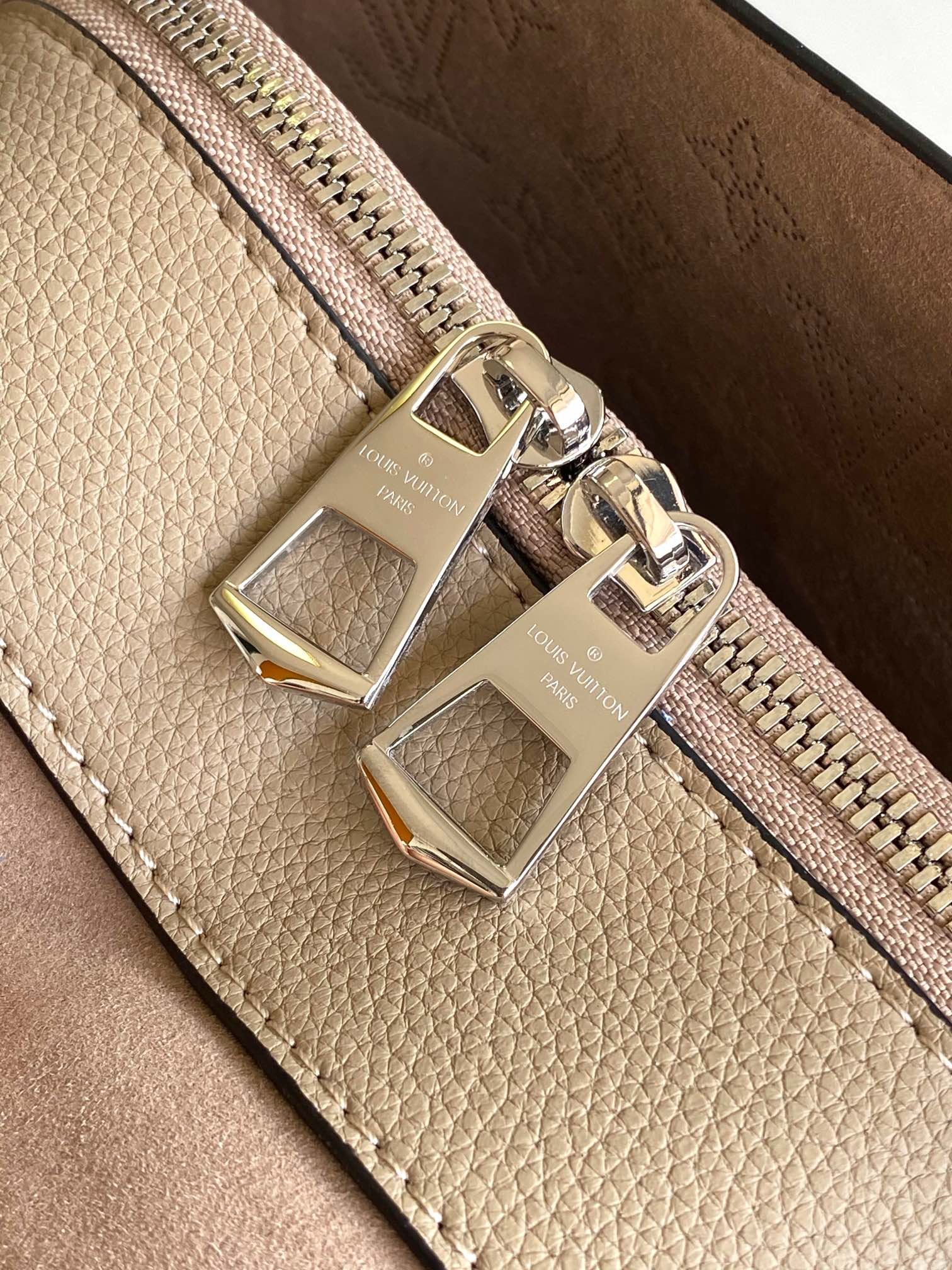LV flore handbag - Image 6