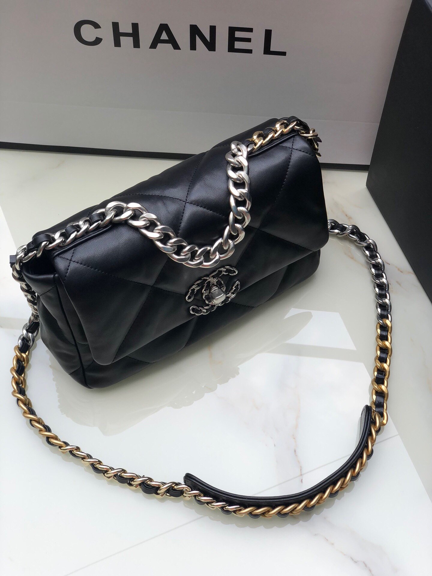 CHANEL internet famous handbag - Image 2