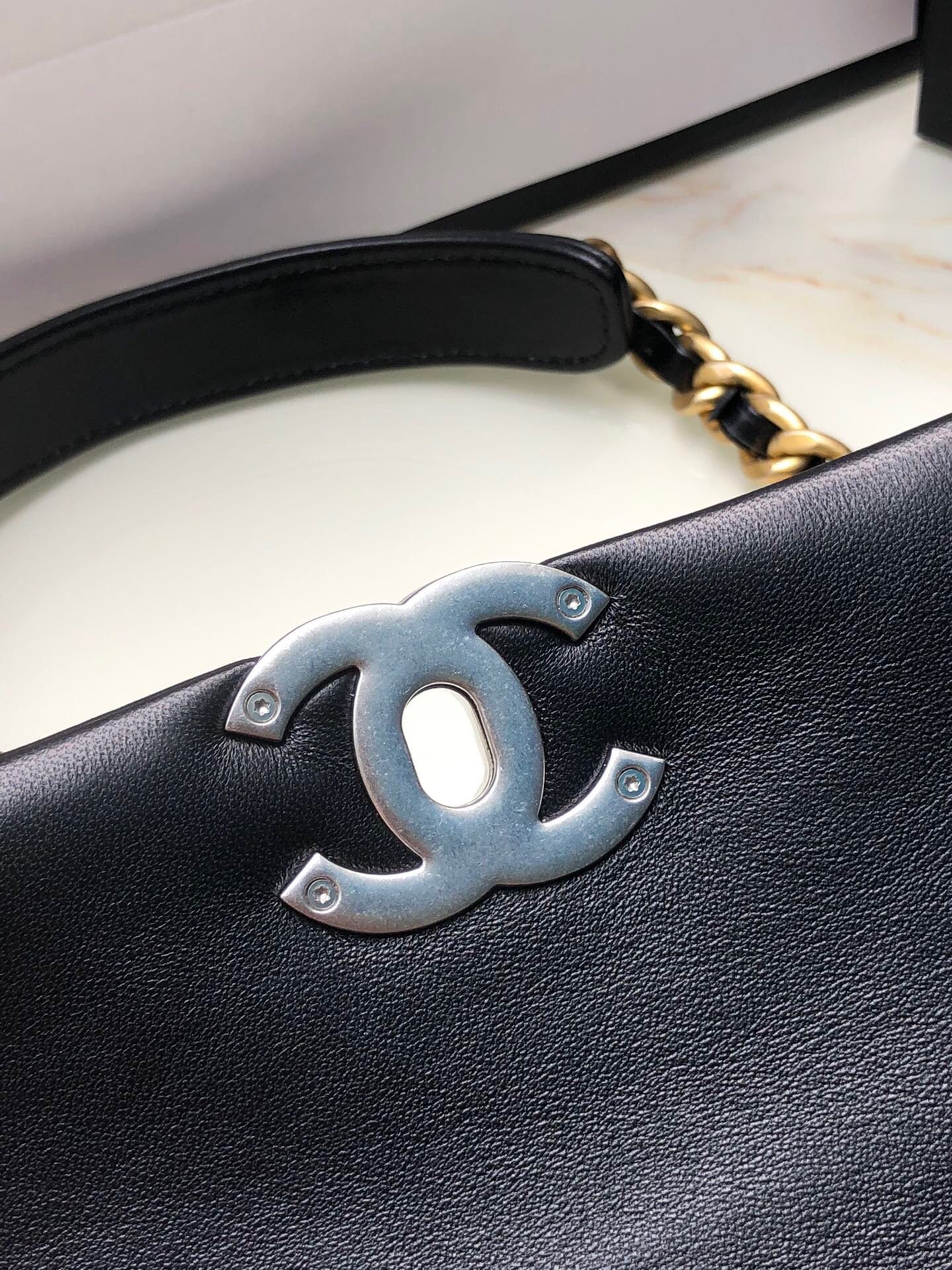 CHANEL internet famous handbag - Image 7