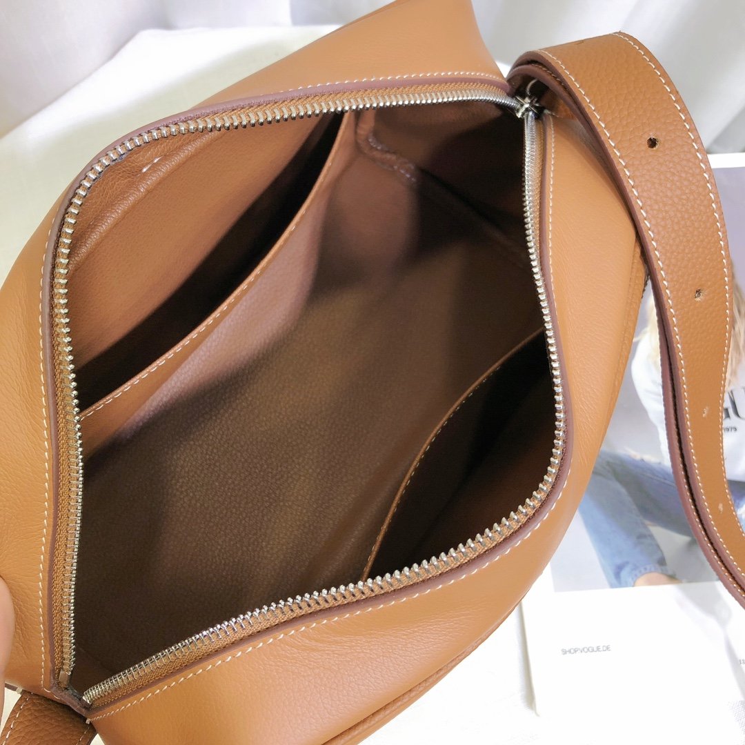 Hermes Nouveau on Body bag - Image 4
