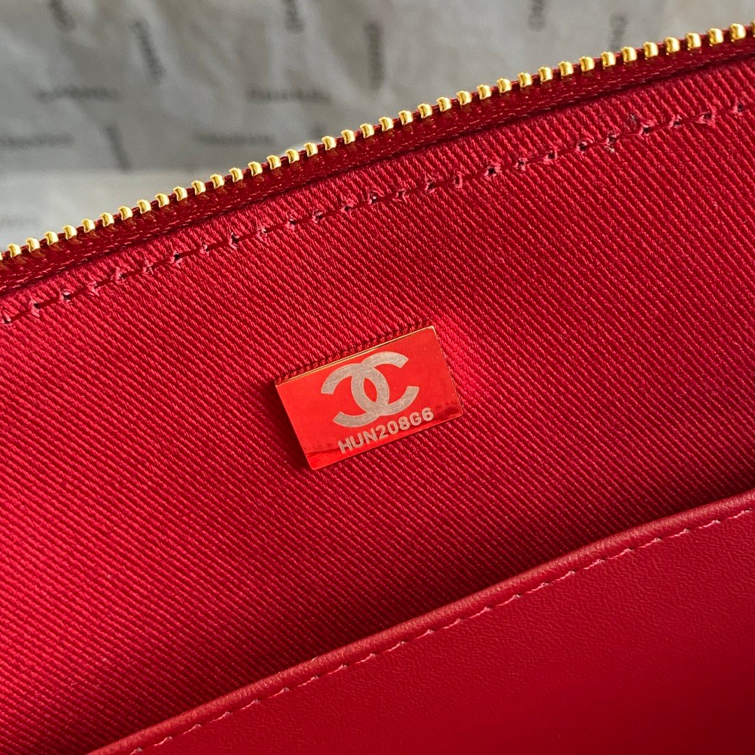 Chanel Large Lamb Wool Shell Bag - Image 8