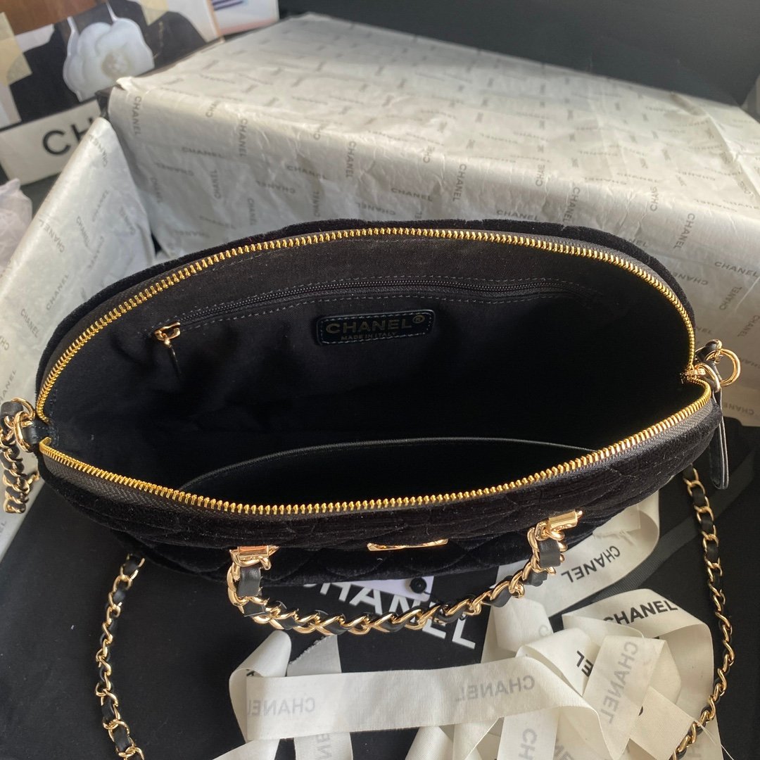 Chanel Large Lamb Wool Shell Bag - Image 6