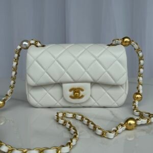 CHANEL shoulder bag