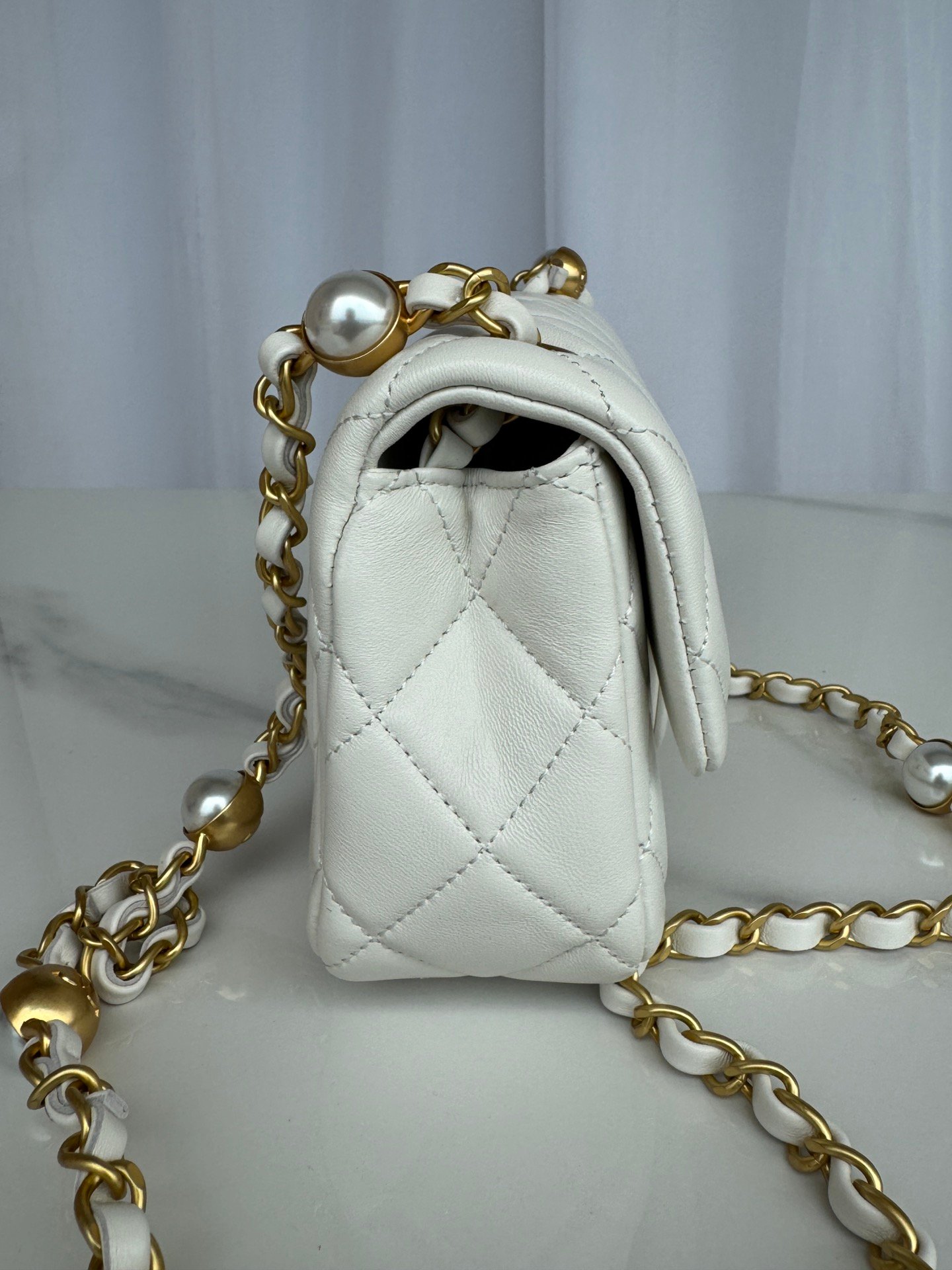 CHANEL shoulder bag - Image 2