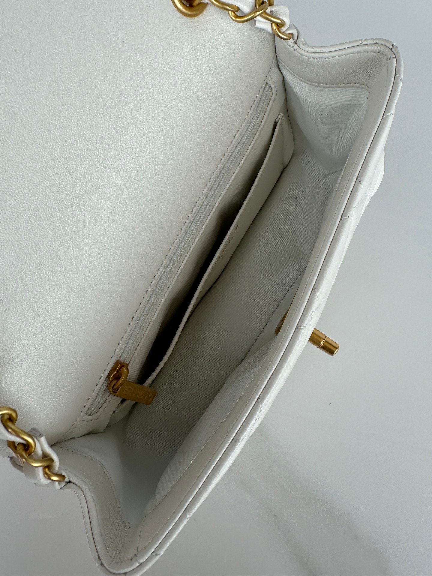 CHANEL shoulder bag - Image 8