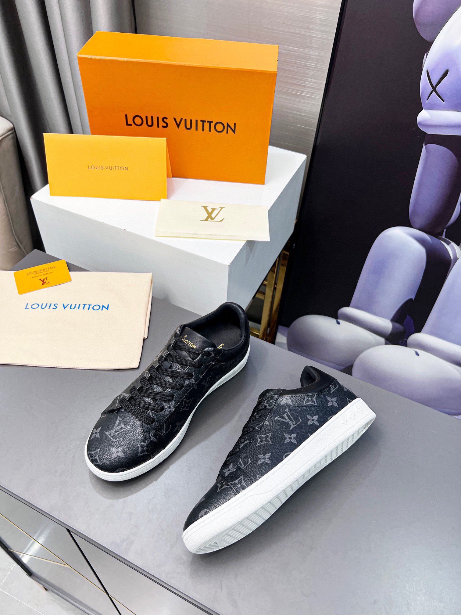 LV Fashion Versatile Board Shoes - Image 3
