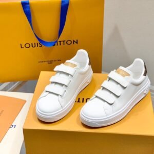 LV pendant buckle thick soled white shoes