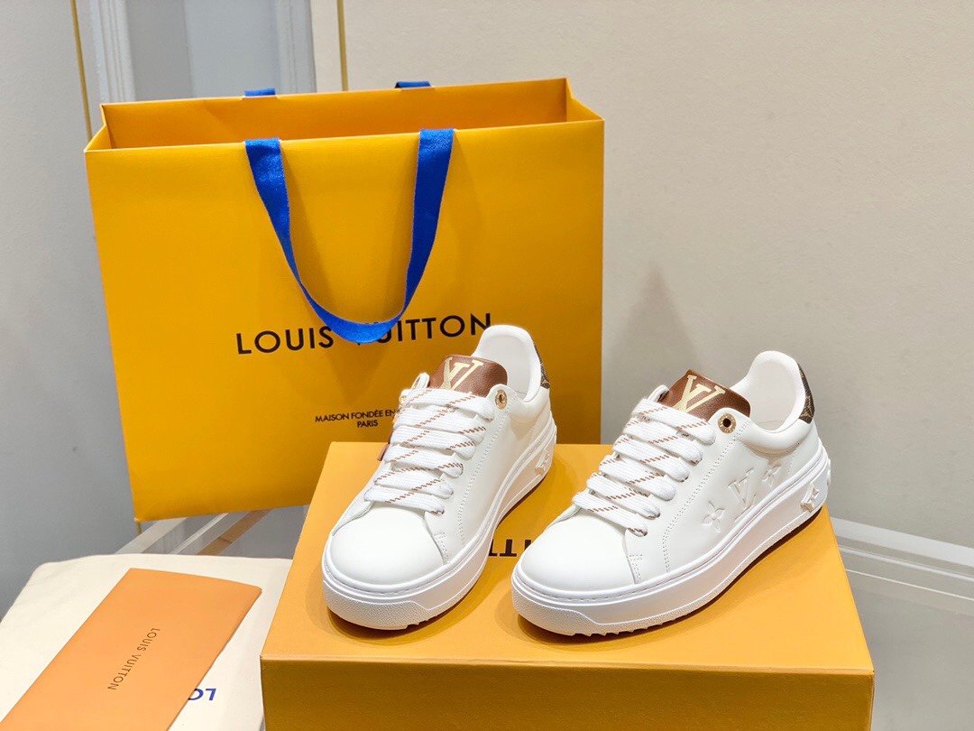 LV pendant buckle thick soled white shoes