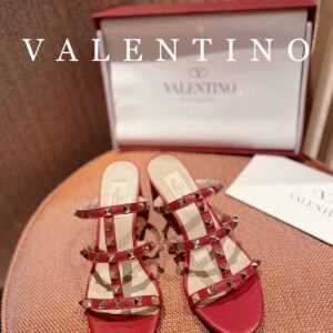 𝑉𝐴𝐿𝐸𝑁𝑇𝐼𝑁𝑂 Simple high heels