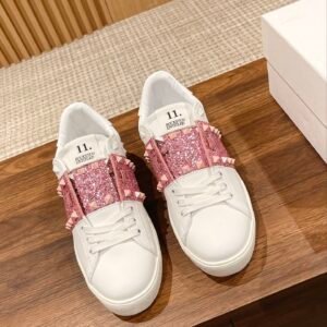 Valentino's new casual white shoes