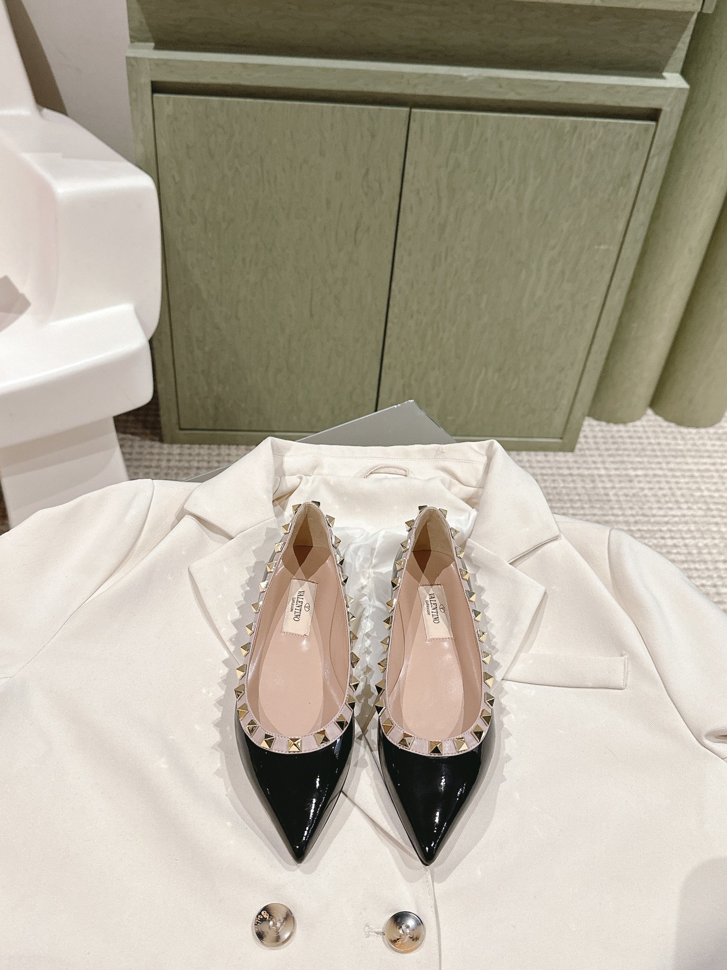 VALENTINO ROCKSTUD Riveted Flat Shoes