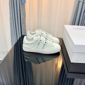 VALENTINO's new letter sports shoes