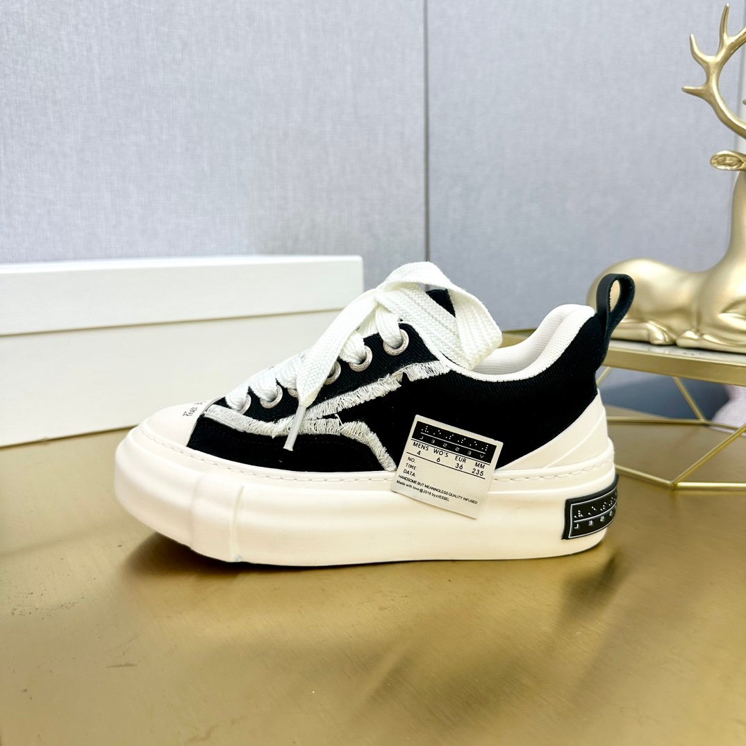 BALENCIAGA Retro Casual Sneakers - Image 2
