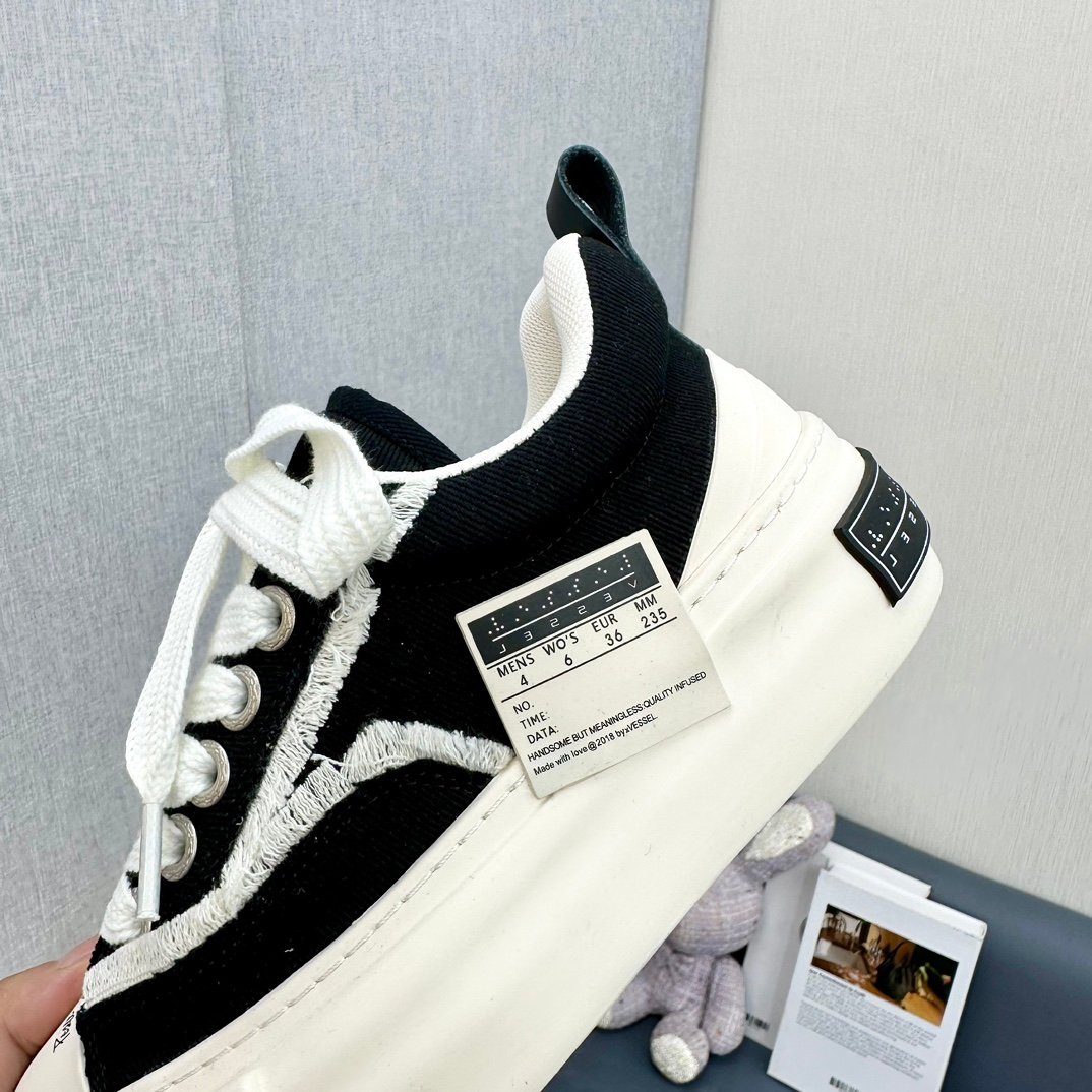 BALENCIAGA Retro Casual Sneakers - Image 7