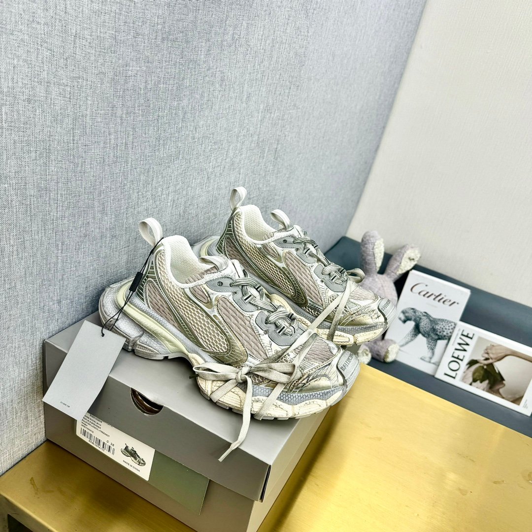 BALENCIAGA Retro Casual Sneakers - Image 2
