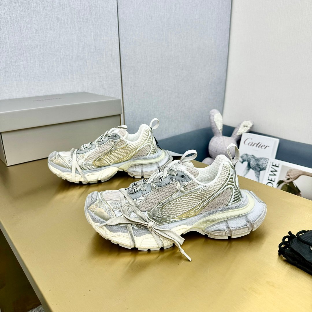 BALENCIAGA Retro Casual Sneakers - Image 4