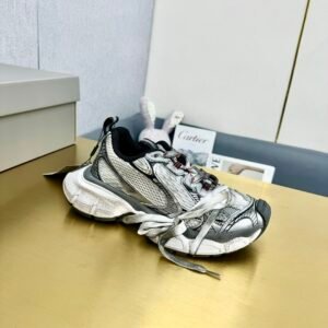 BALENCIAGA Retro Casual Sneakers