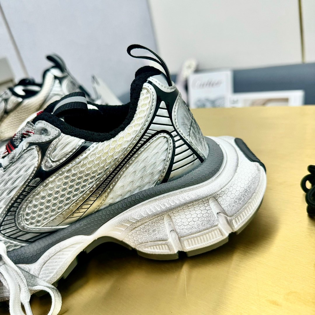 BALENCIAGA Retro Casual Sneakers - Image 3