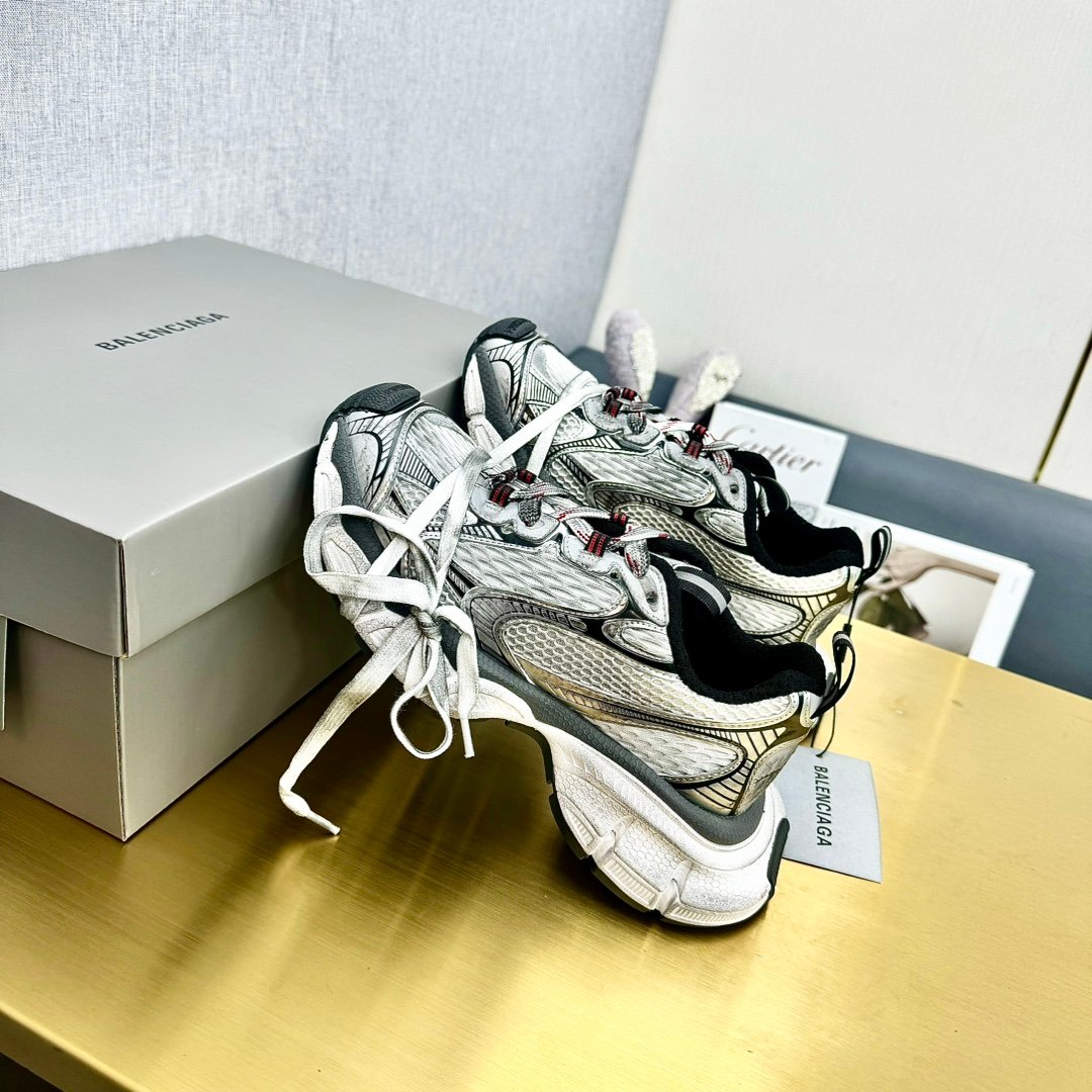 BALENCIAGA Retro Casual Sneakers - Image 4