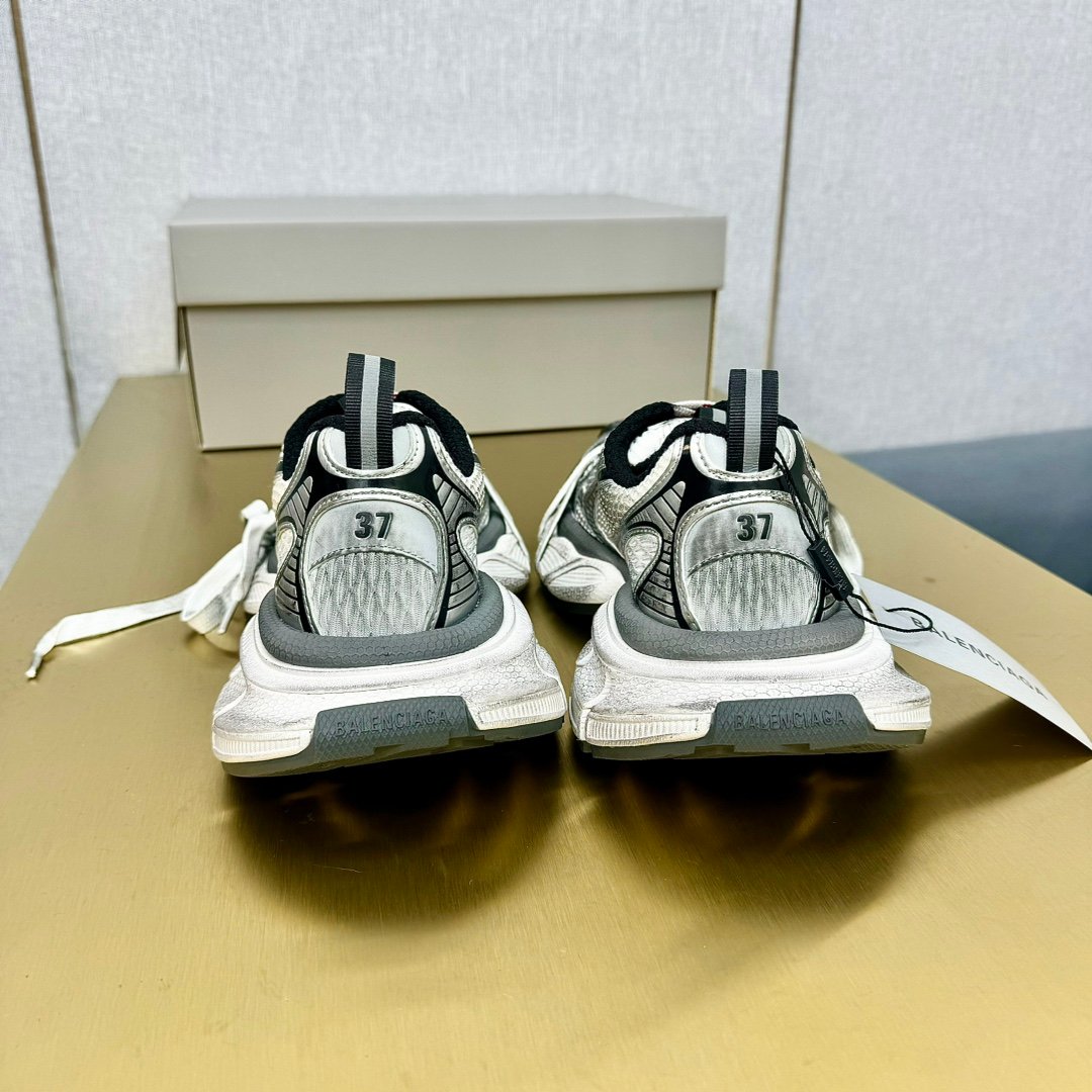 BALENCIAGA Retro Casual Sneakers - Image 5