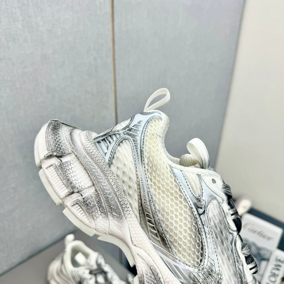 BALENCIAGA Retro Casual Sneakers - Image 4