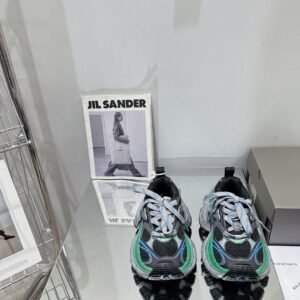 Balenciaga's new 10XL large soled sports shoes