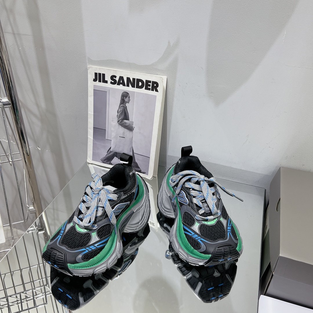 Balenciaga's new 10XL large soled sports shoes - Image 2