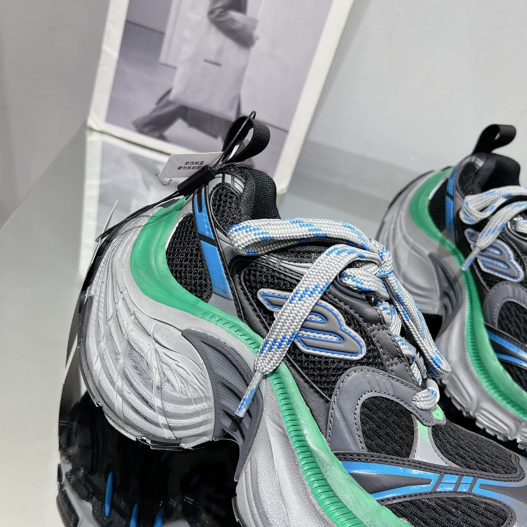 Balenciaga's new 10XL large soled sports shoes - Image 6