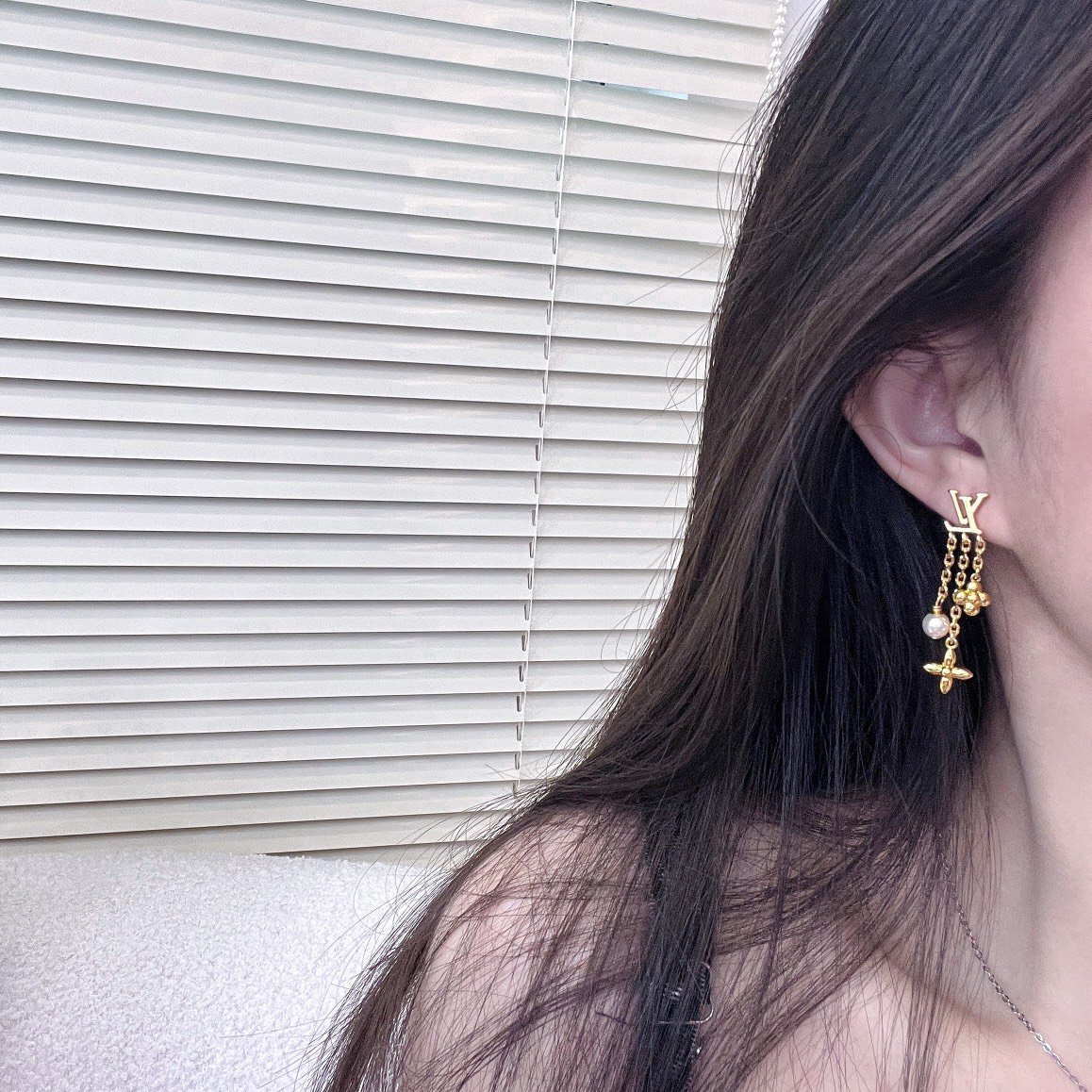 LV ear studs and earrings - Image 4