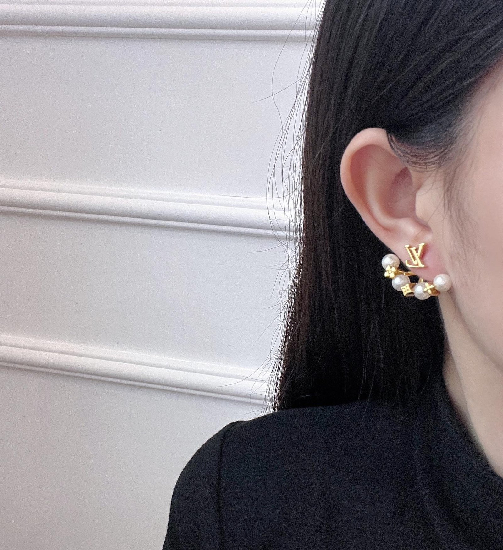 LV MINIGRAM PEARLS Earrings - Image 3